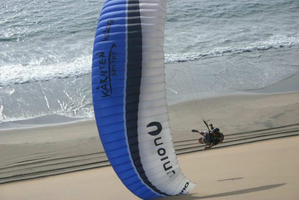 Fallschirm am Strand